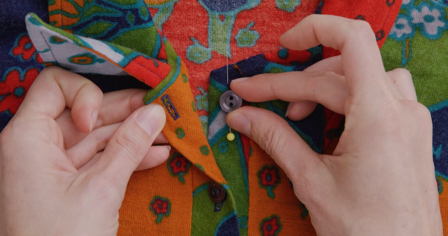 Illustration for the section "How to start a return, exchange or repair" from www.topstitchmending.com