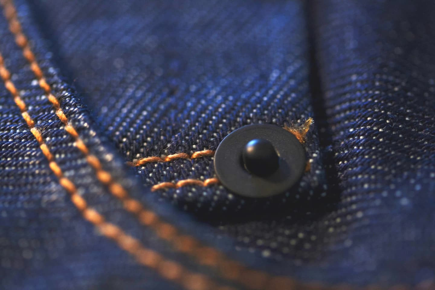 Illustration for the article "Anatomy of a Pair of Jeans: What Levi's Own Glossaries Say the Denim Terms Mean — Weave, Rivets, Stitching and Rise" from FIVE POCKET jeans