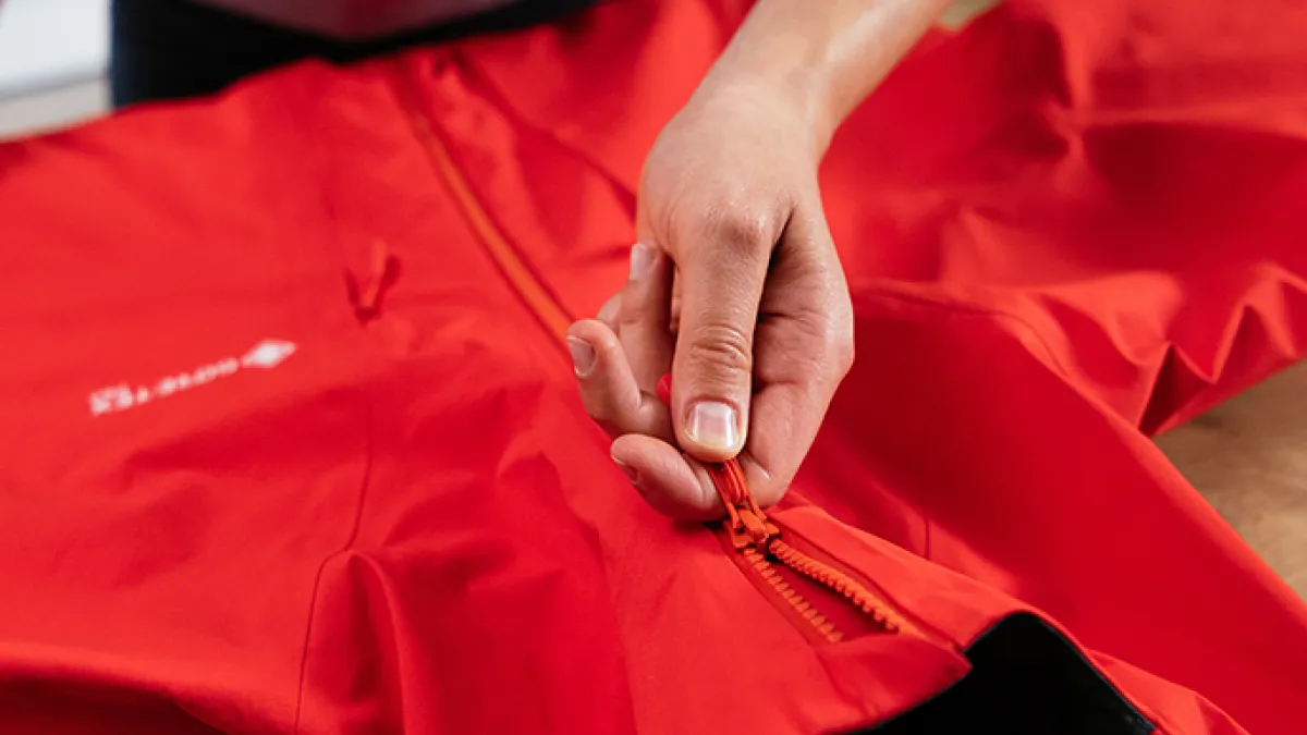 Illustration for the article "Caring for a GORE-TEX SHAKEDRY Garment: Gore's Special Washing Rules for Persistent-Beading Shells" from Gore-Tex