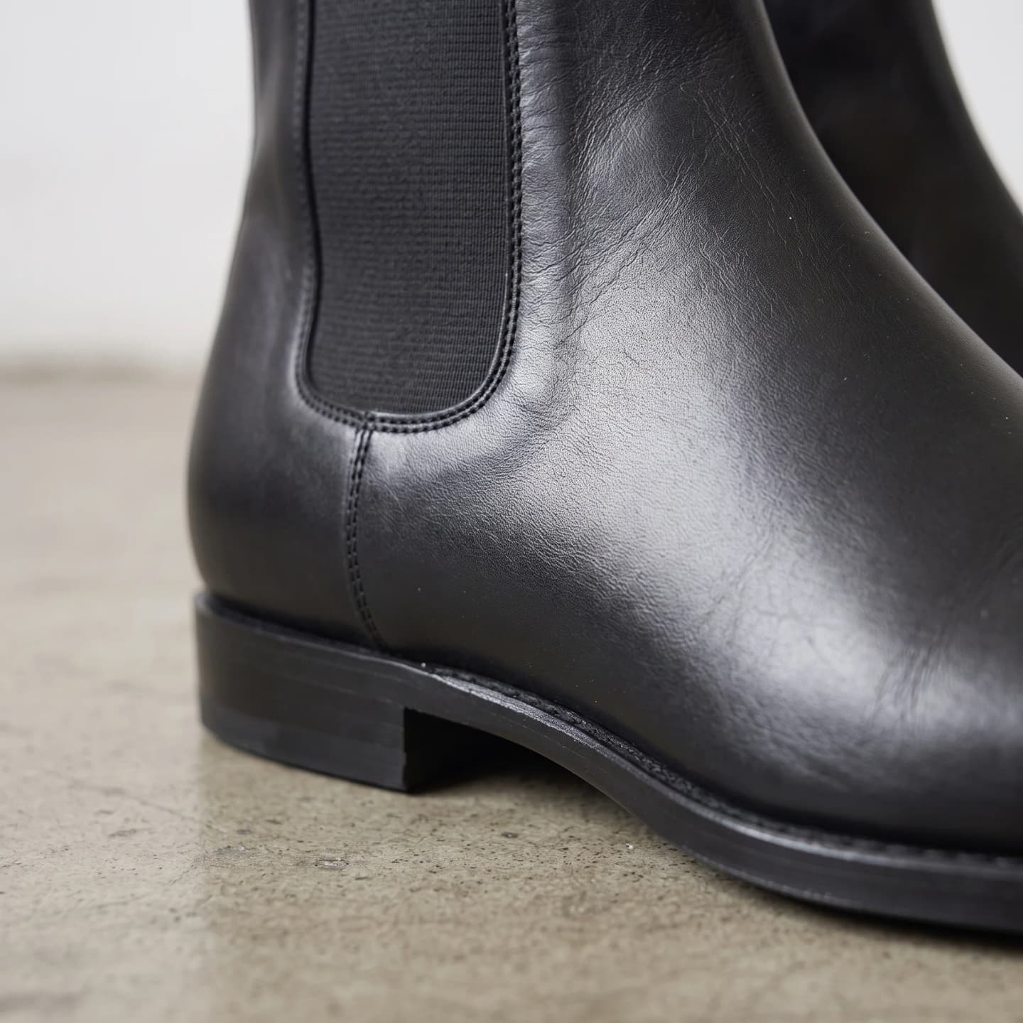 Illustration for the article "How to Care for Blundstone Boots: The Brand's Own Cleaning Steps for Leather, Suede, Nubuck and Canvas" from Rebels Market