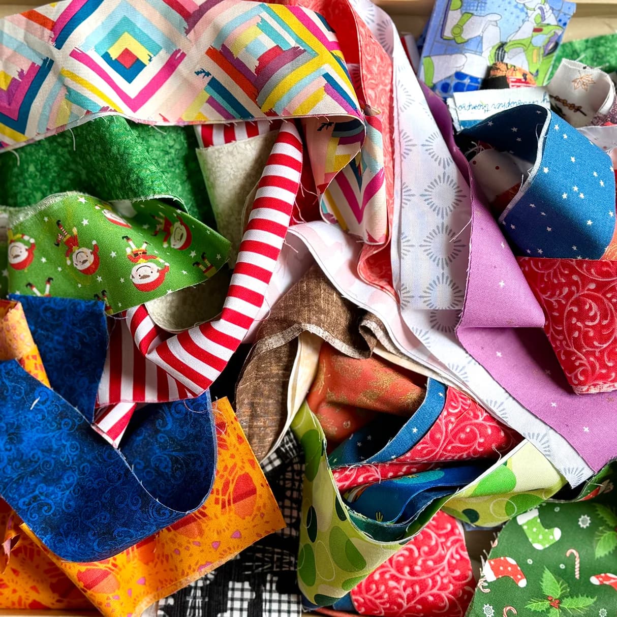 Illustration for the section "When a fiber can't be determined: unknown fibers and remnants" from Block Party Quilt Co
